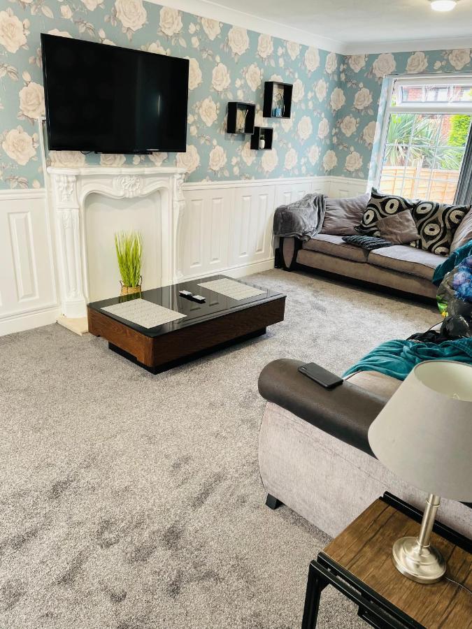 Alder House - A Modern Vibrant 4 Bedroom House Marston Green Екстериор снимка