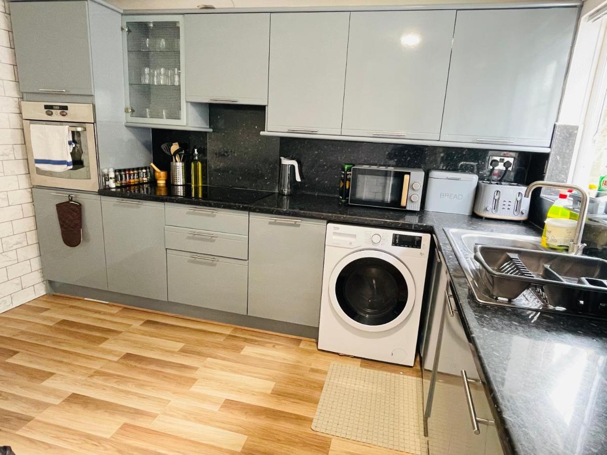Alder House - A Modern Vibrant 4 Bedroom House Marston Green Екстериор снимка